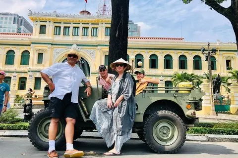 Excursão privada de meio dia à cidade de Ho Chi Minh pelo jipe do exército dos EUA