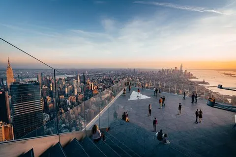 Pont d'observation immersif de bord de NYC à l'entrée de Hudson Yards